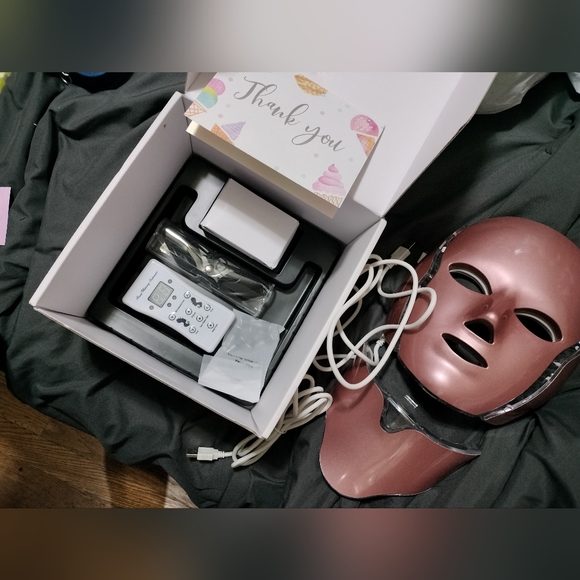 Hime Sama LED skincare mask - Picture 2 of 3